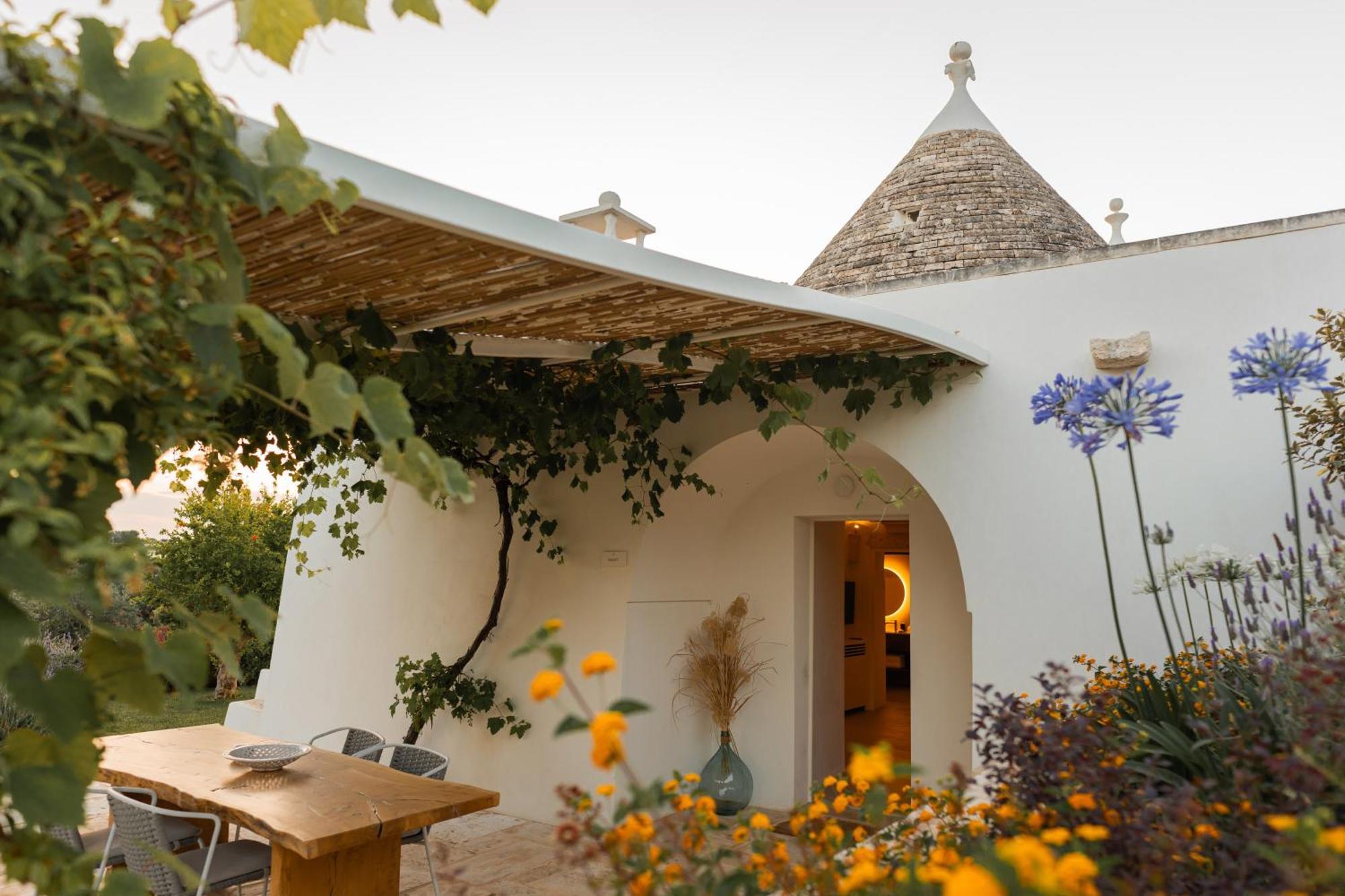 Bed and Breakfast Essenza Relais Contemporaneo Чистернино Экстерьер фото