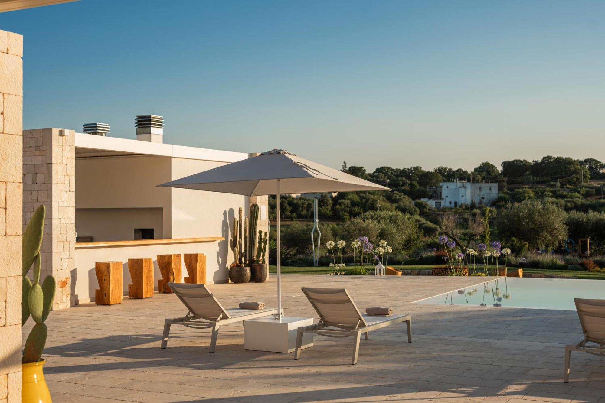 Bed and Breakfast Essenza Relais Contemporaneo Чистернино Экстерьер фото