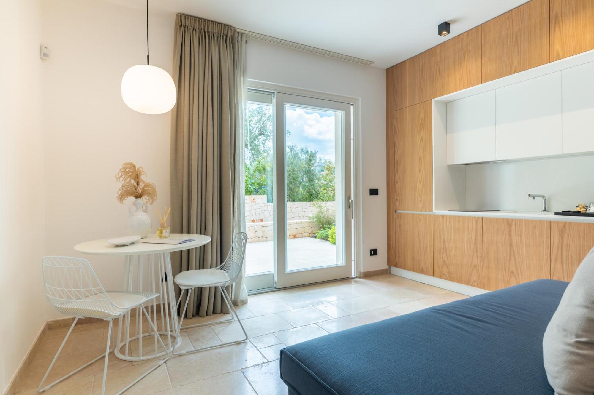 Bed and Breakfast Essenza Relais Contemporaneo Чистернино Экстерьер фото