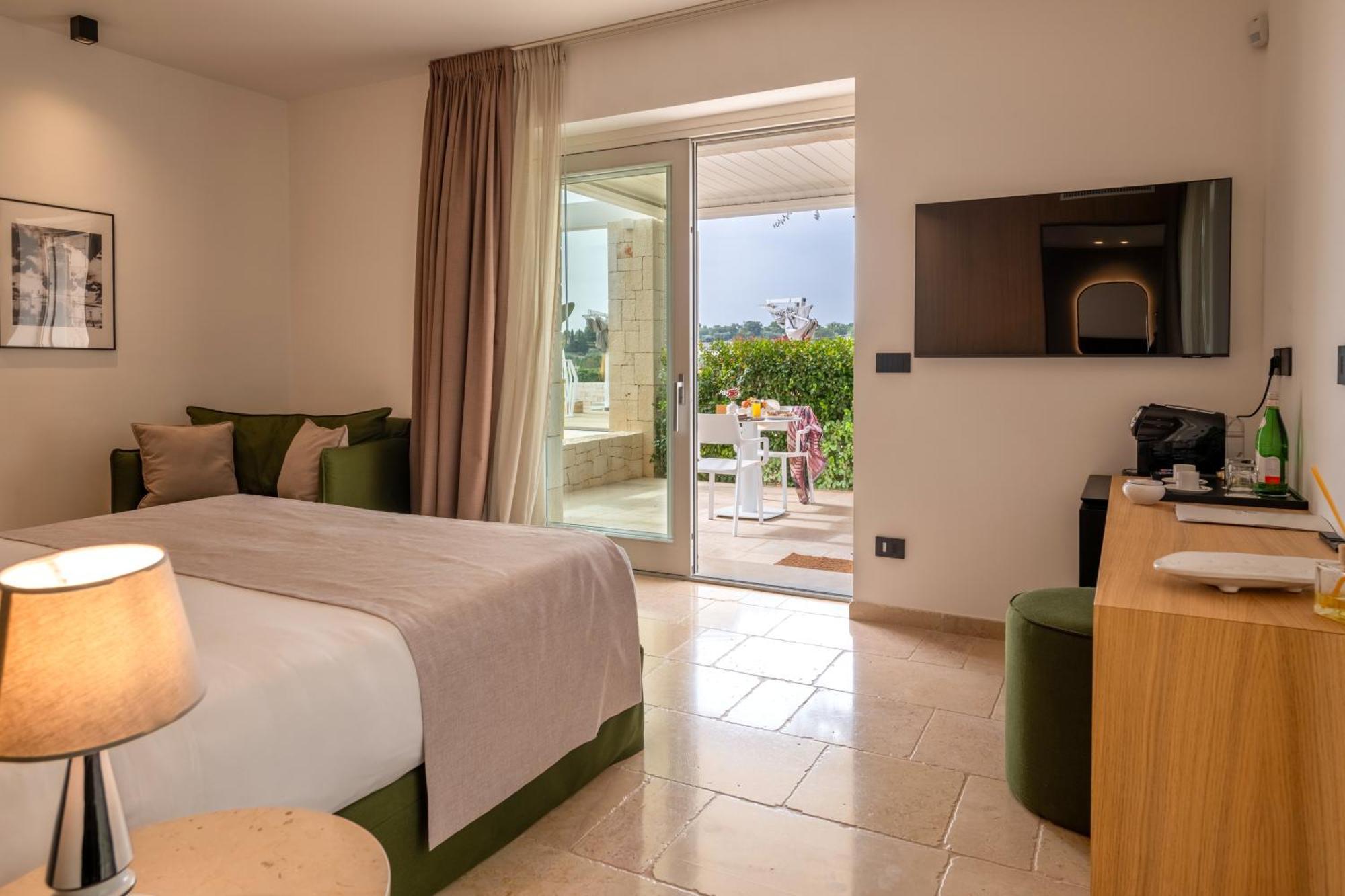 Bed and Breakfast Essenza Relais Contemporaneo Чистернино Экстерьер фото
