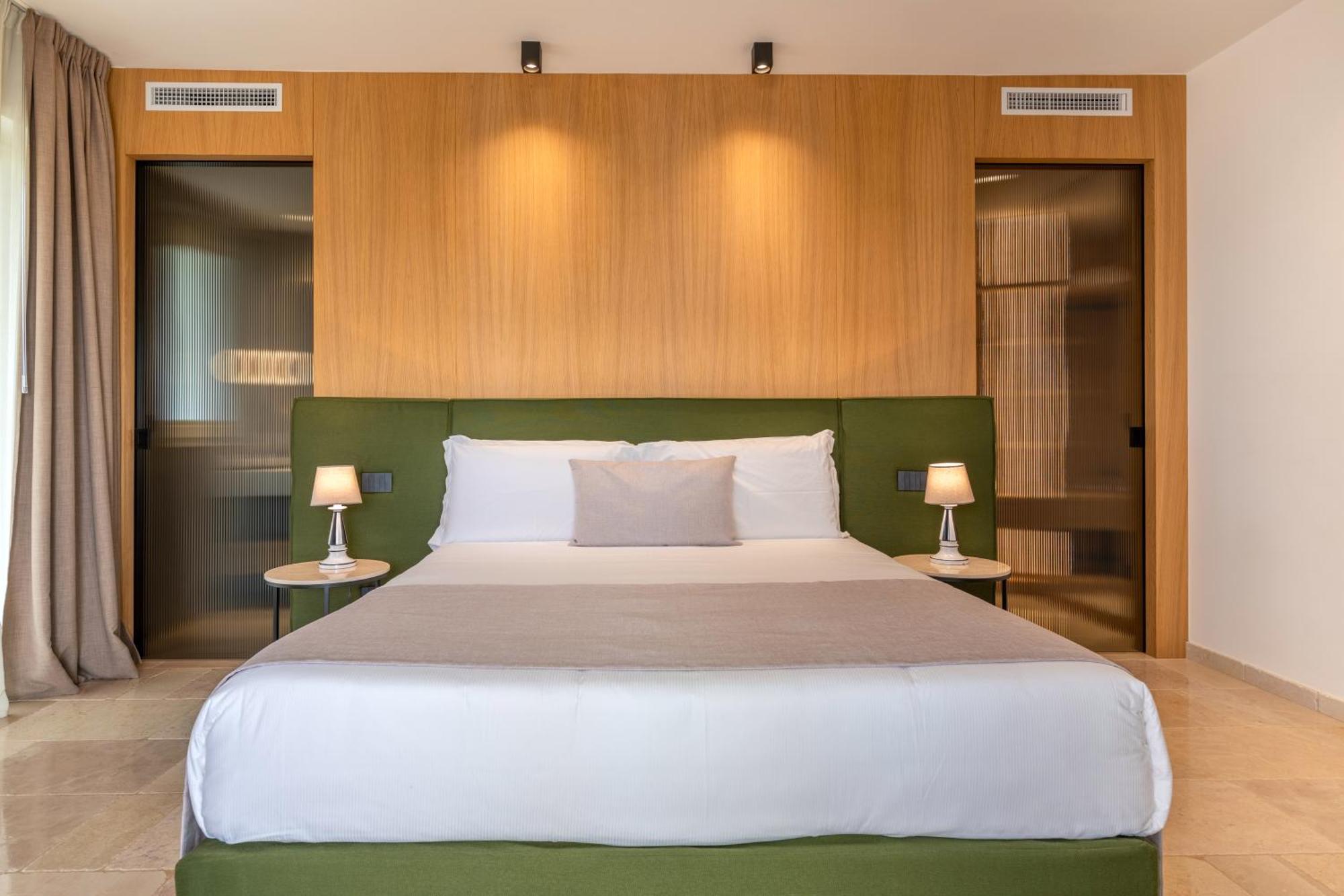 Bed and Breakfast Essenza Relais Contemporaneo Чистернино Экстерьер фото