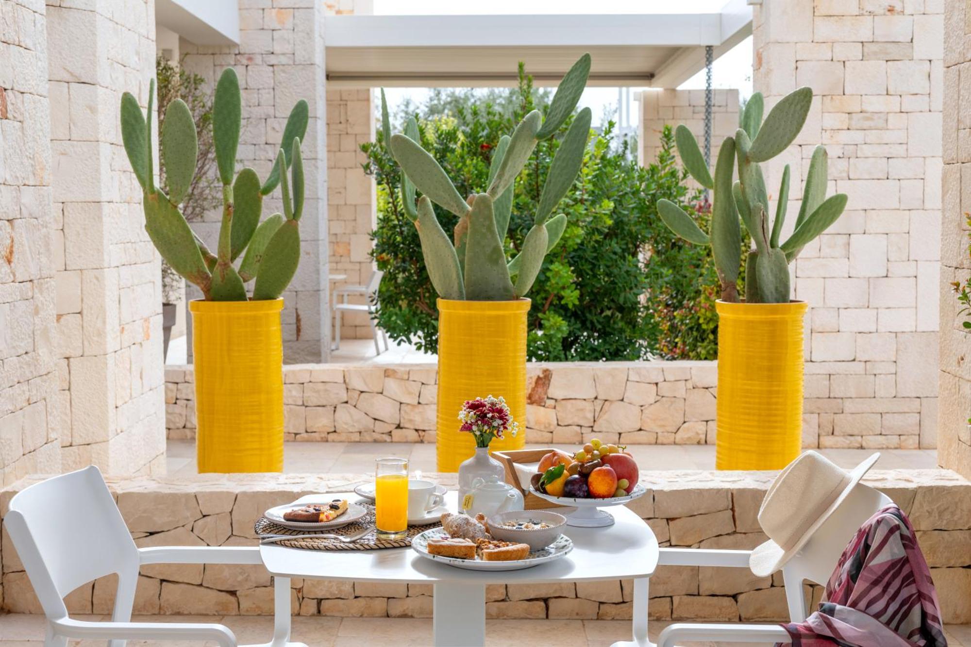 Bed and Breakfast Essenza Relais Contemporaneo Чистернино Экстерьер фото